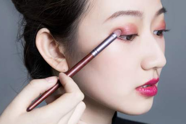化妆师培训学费要多少新娘化妆培训班学费