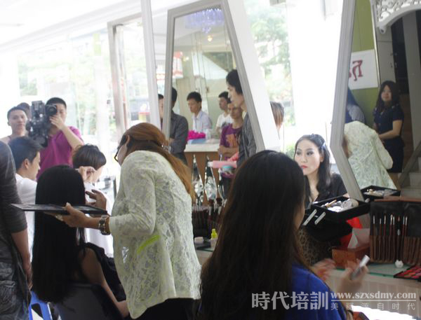 中国化妆学校时代担任深圳秋冬发型发布会化妆造型