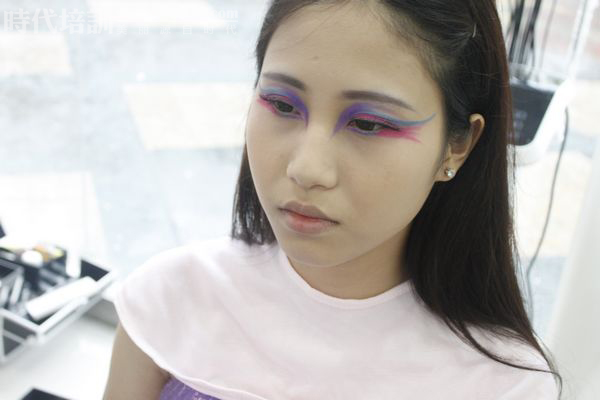 中国化妆学校时代担任深圳秋冬发型发布会化妆造型